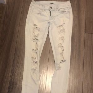 American Eagle Outfitters 🦅 Ripped Jeans Size 2